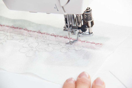 Το υλικό του μήνα: {Αράχνες, καρίνες και άλλα υλικά} <strong>– </strong><strong>Soluvlies</strong> <strong>(Σολιουβλιζ) και </strong><strong>Solufix</strong><strong> (Σολιουφίξ)</strong>